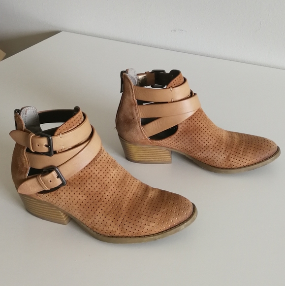 Kenneth Cole Raw Luck Strappy Cutout Ankle Booties - Picture 3 of 8